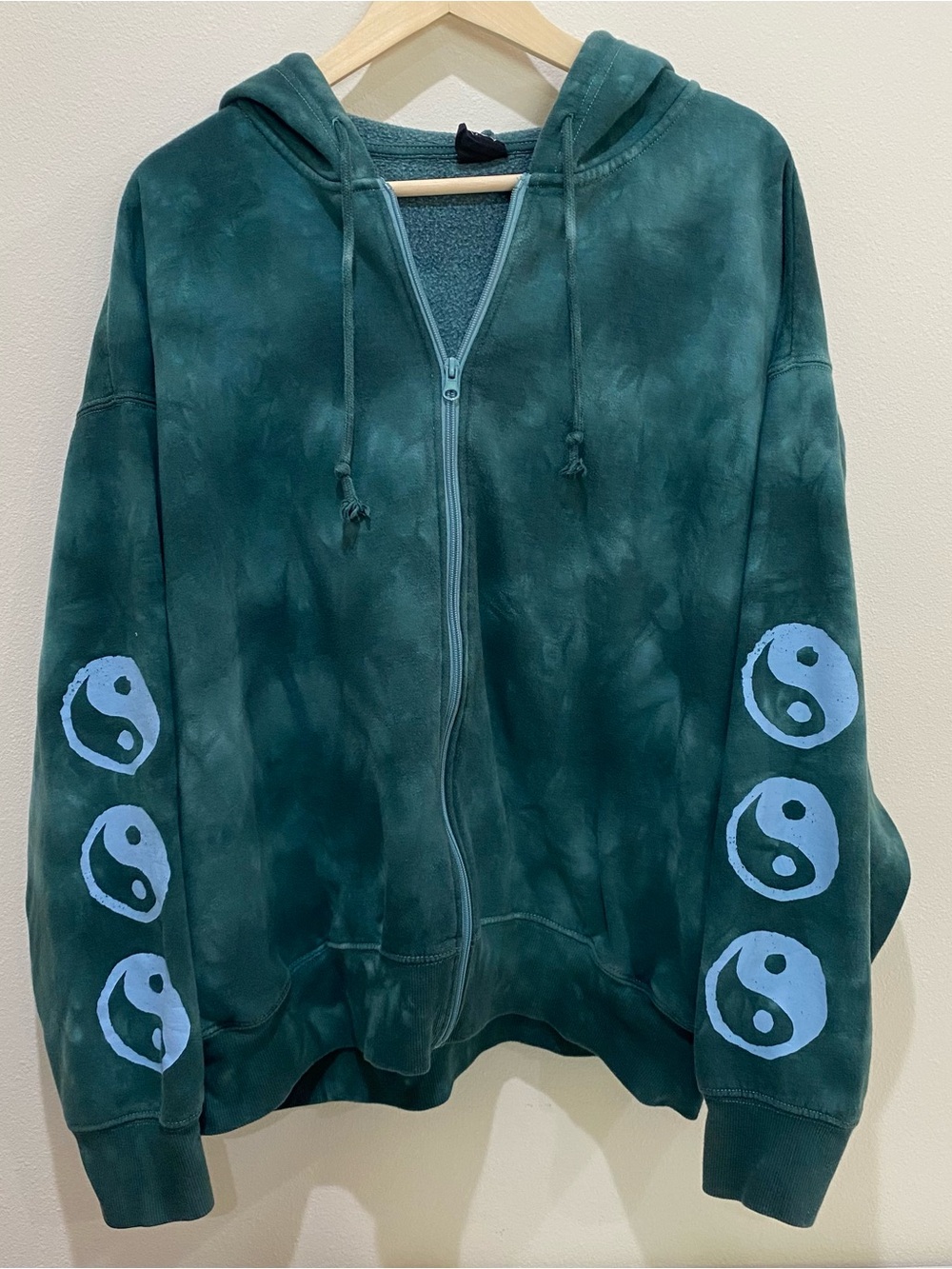 PacSun Women’s Tie Dye Full Zip Hoodie Large Pockets Yin Yang Graphic Oversized